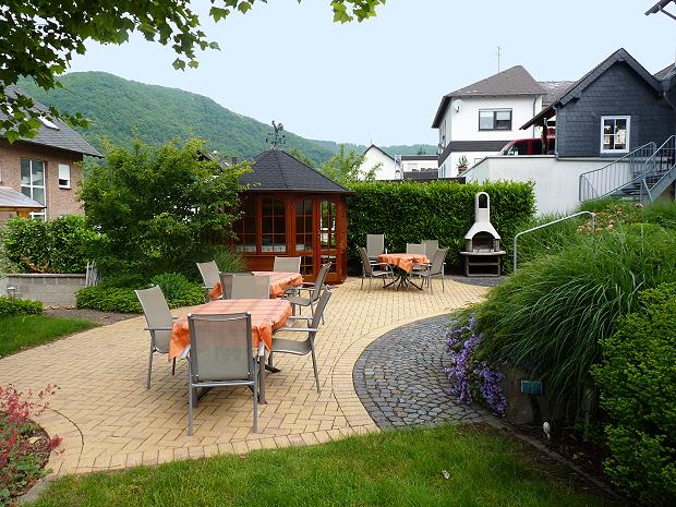 Wein- und Gästehaus Dernst in Mesenich an der Mosel – Garten